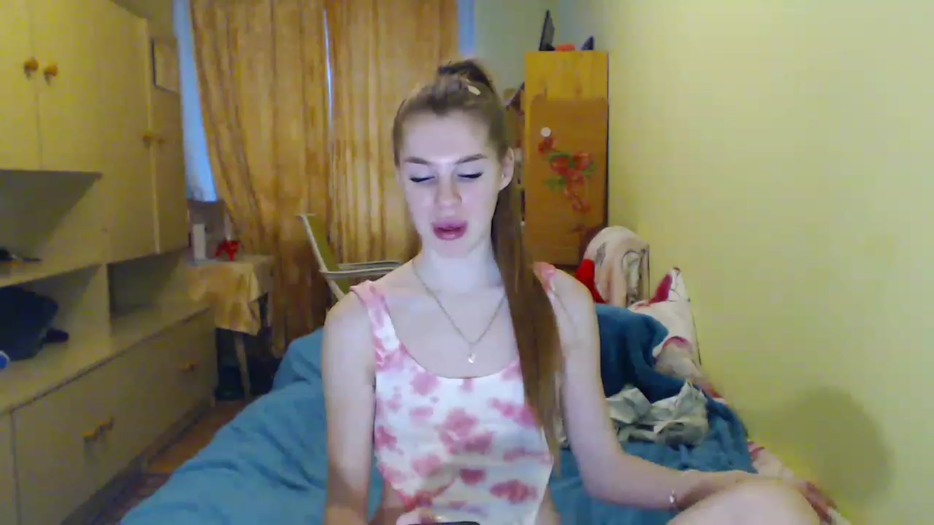 Gallery image thumbnail from Vesnyshka's myfreecams stream on, 04/18/2023, 18:24 image 1 of 20