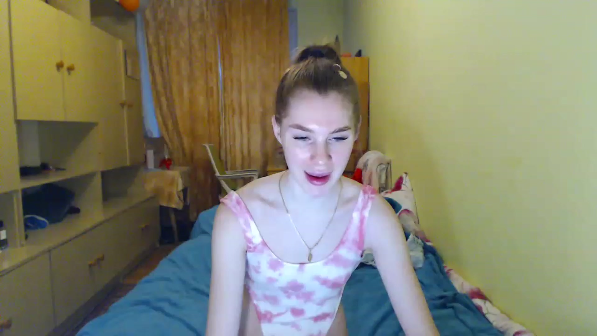 Gallery image thumbnail from Vesnyshka's myfreecams stream on, 04/18/2023, 18:24 image 4 of 20