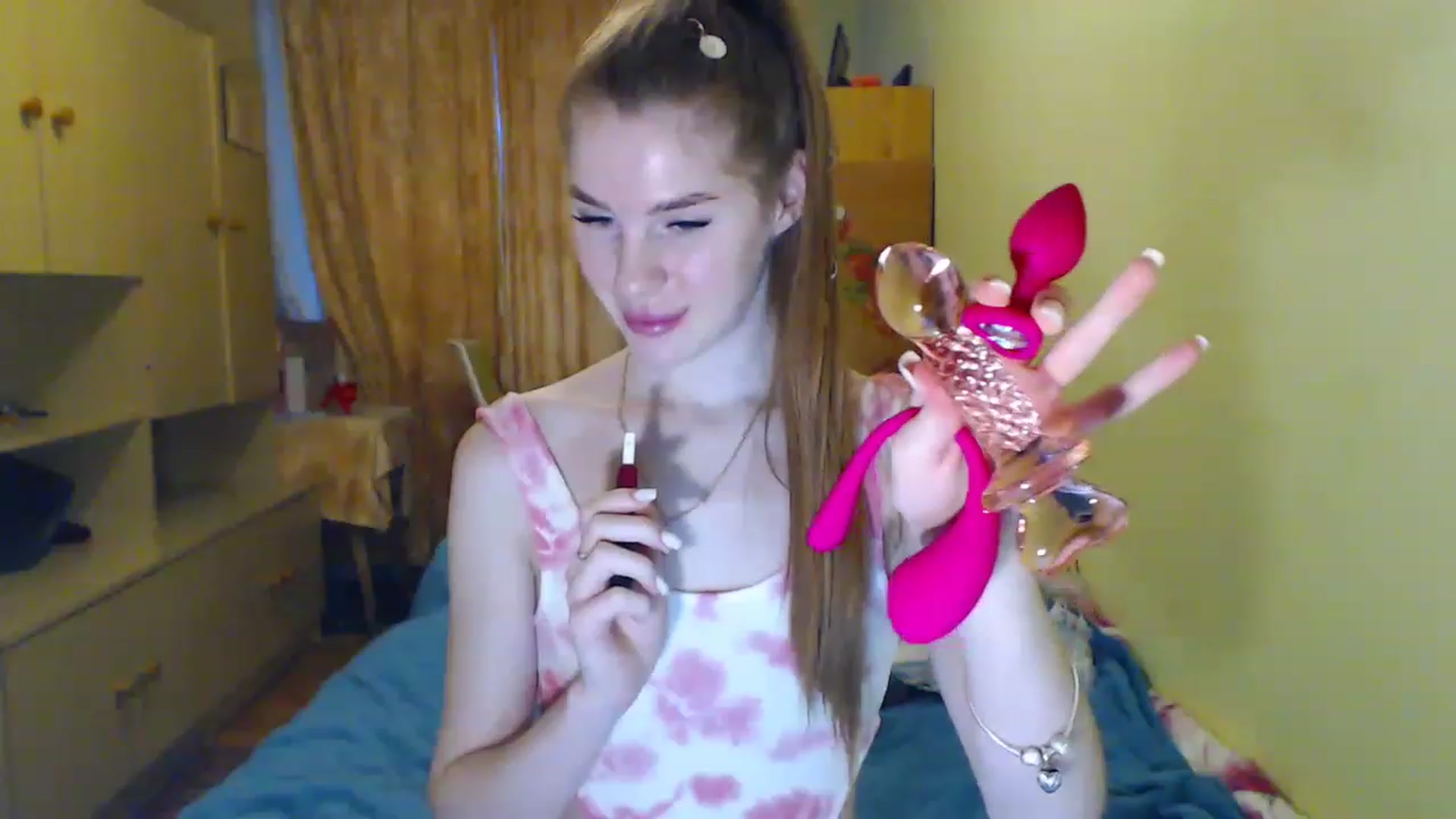 Gallery image thumbnail from Vesnyshka's myfreecams stream on, 04/18/2023, 18:24 image 3 of 20
