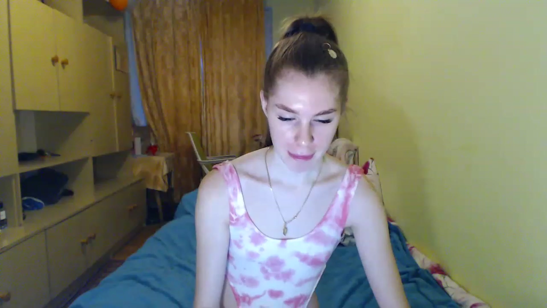 Gallery image thumbnail from Vesnyshka's myfreecams stream on, 04/18/2023, 18:24 image 5 of 20