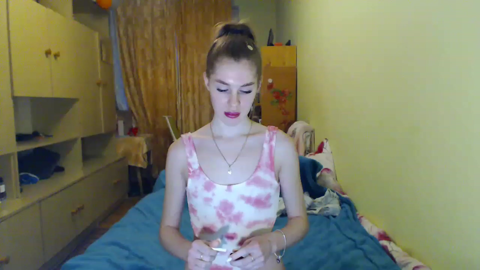 Gallery image thumbnail from Vesnyshka's myfreecams stream on, 04/18/2023, 18:24 image 12 of 20