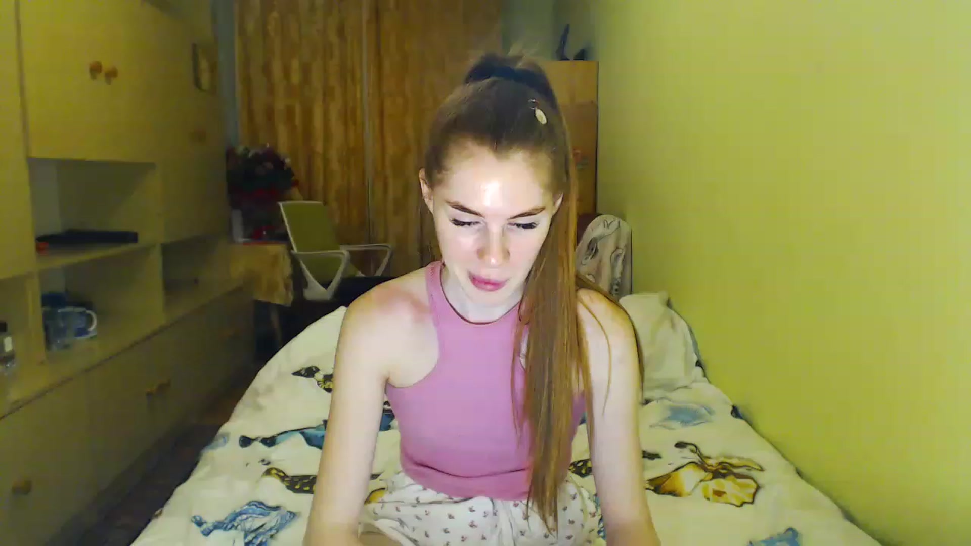 Gallery image thumbnail from Vesnyshka's myfreecams stream on, 04/29/2023, 19:35 image 16 of 20