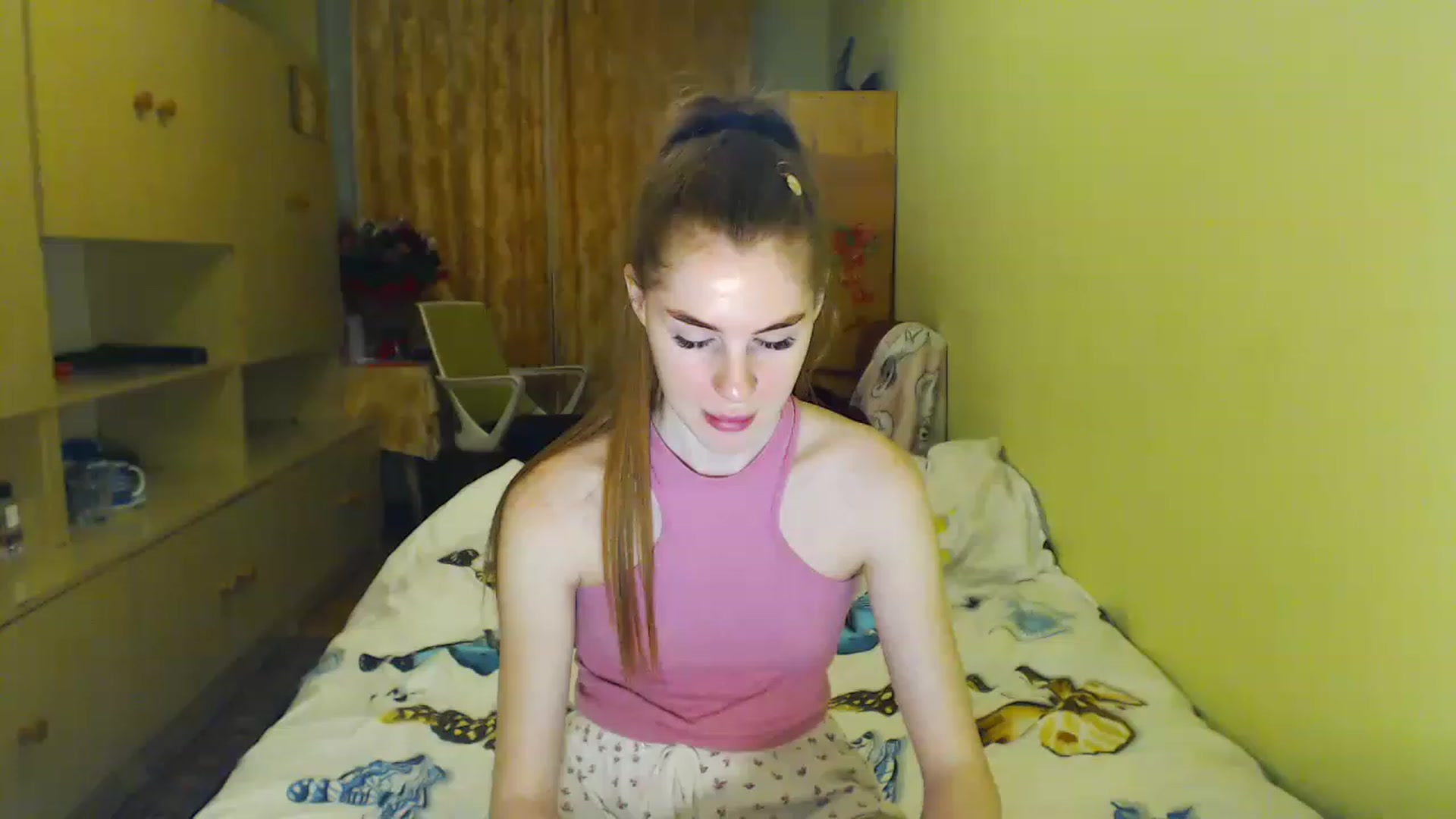 Gallery image thumbnail from Vesnyshka's myfreecams stream on, 04/29/2023, 19:35 image 13 of 20