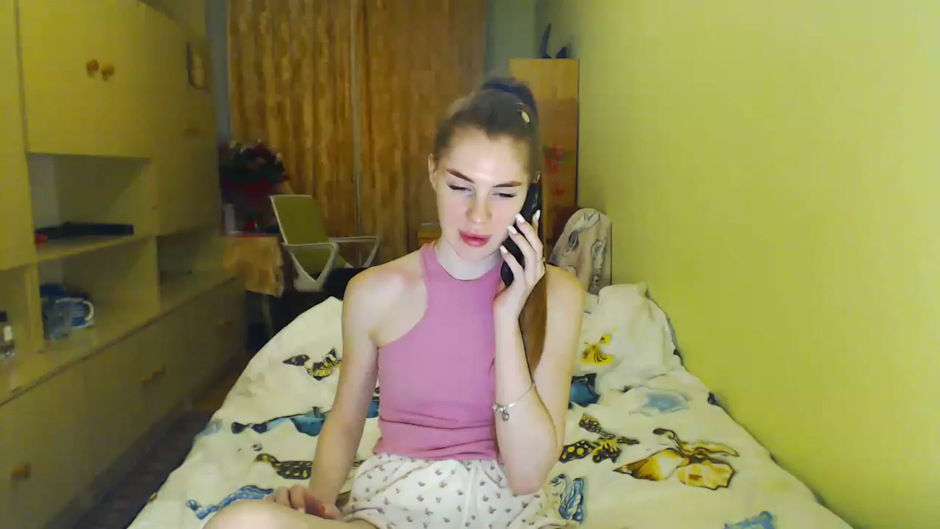 Gallery image thumbnail from Vesnyshka's myfreecams stream on, 04/29/2023, 19:35 image 18 of 20