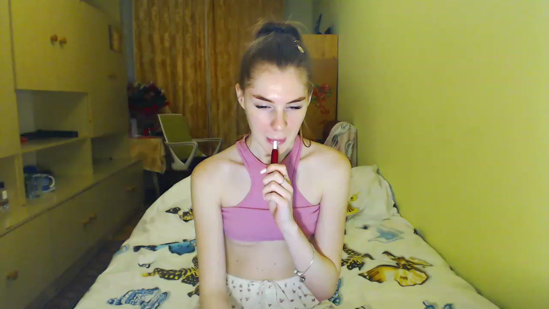 Gallery image thumbnail from Vesnyshka's myfreecams stream on, 04/29/2023, 19:35 image 6 of 20