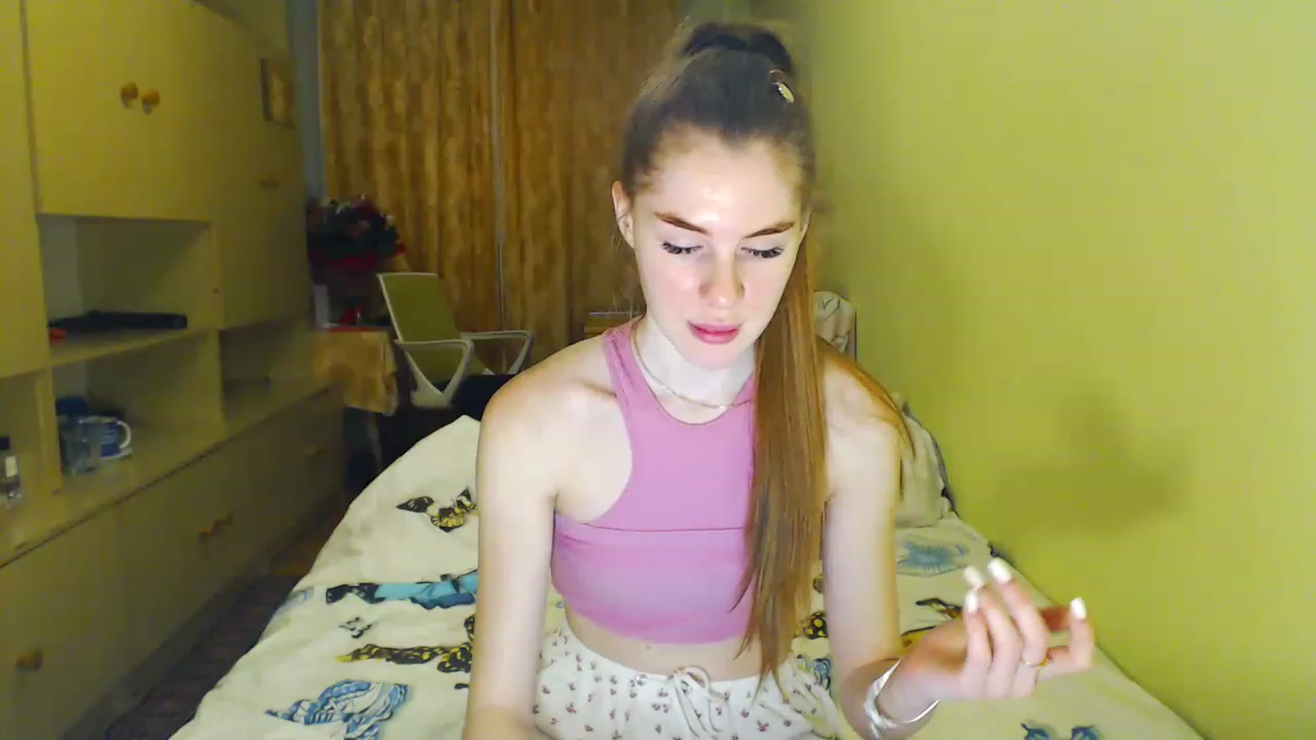Gallery image thumbnail from Vesnyshka's myfreecams stream on, 04/29/2023, 19:35 image 1 of 20