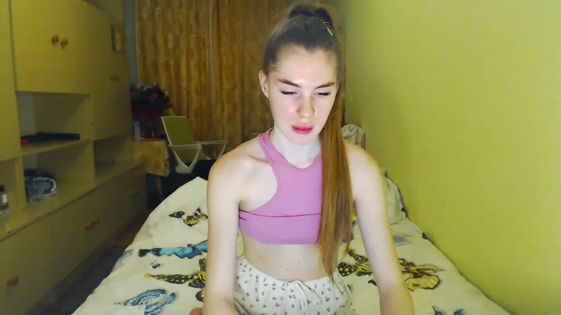 Gallery image thumbnail from Vesnyshka's myfreecams stream on, 04/29/2023, 19:35 image 3 of 20