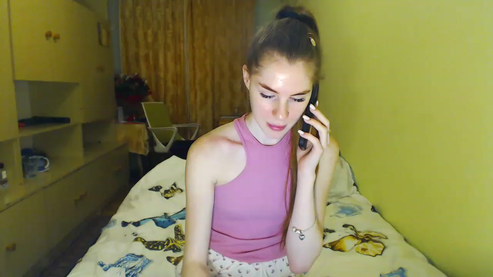 Gallery image thumbnail from Vesnyshka's myfreecams stream on, 04/29/2023, 19:35 image 19 of 20
