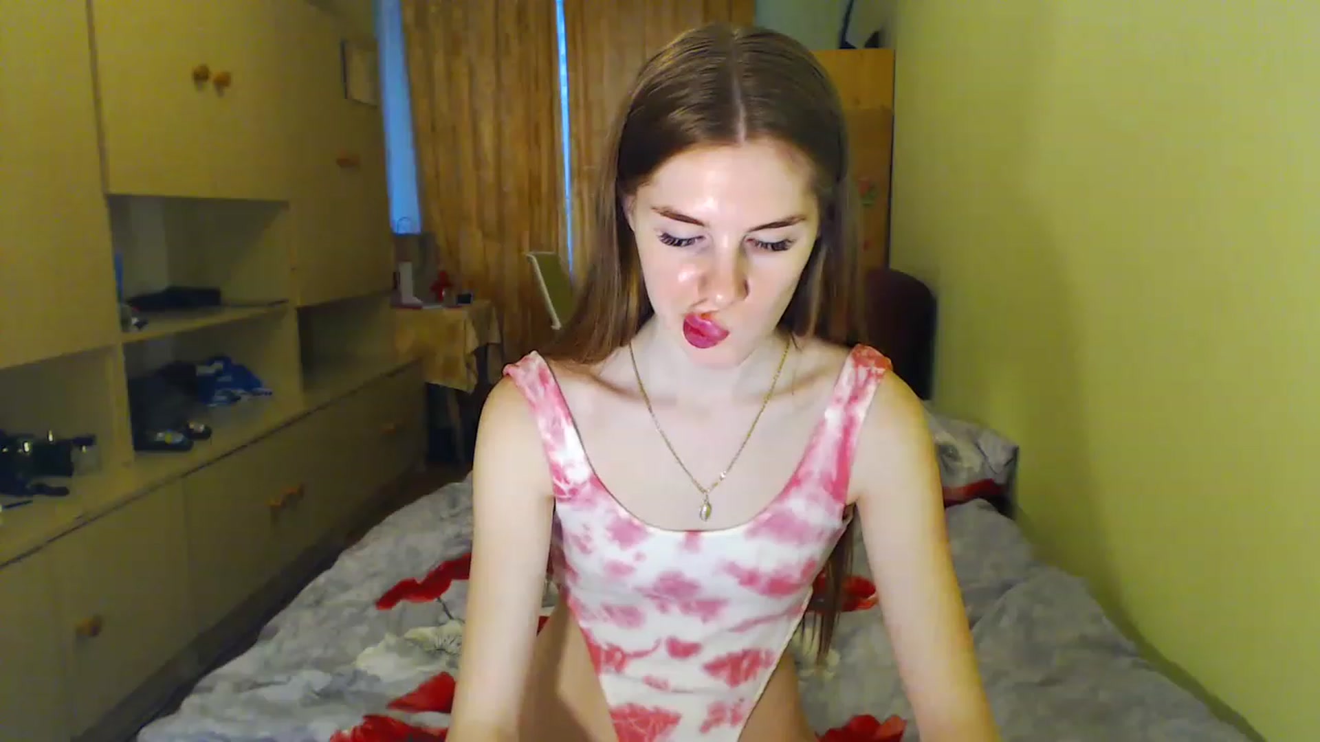 Gallery image thumbnail from Vesnyshka's myfreecams stream on, 05/07/2023, 17:47 image 11 of 20