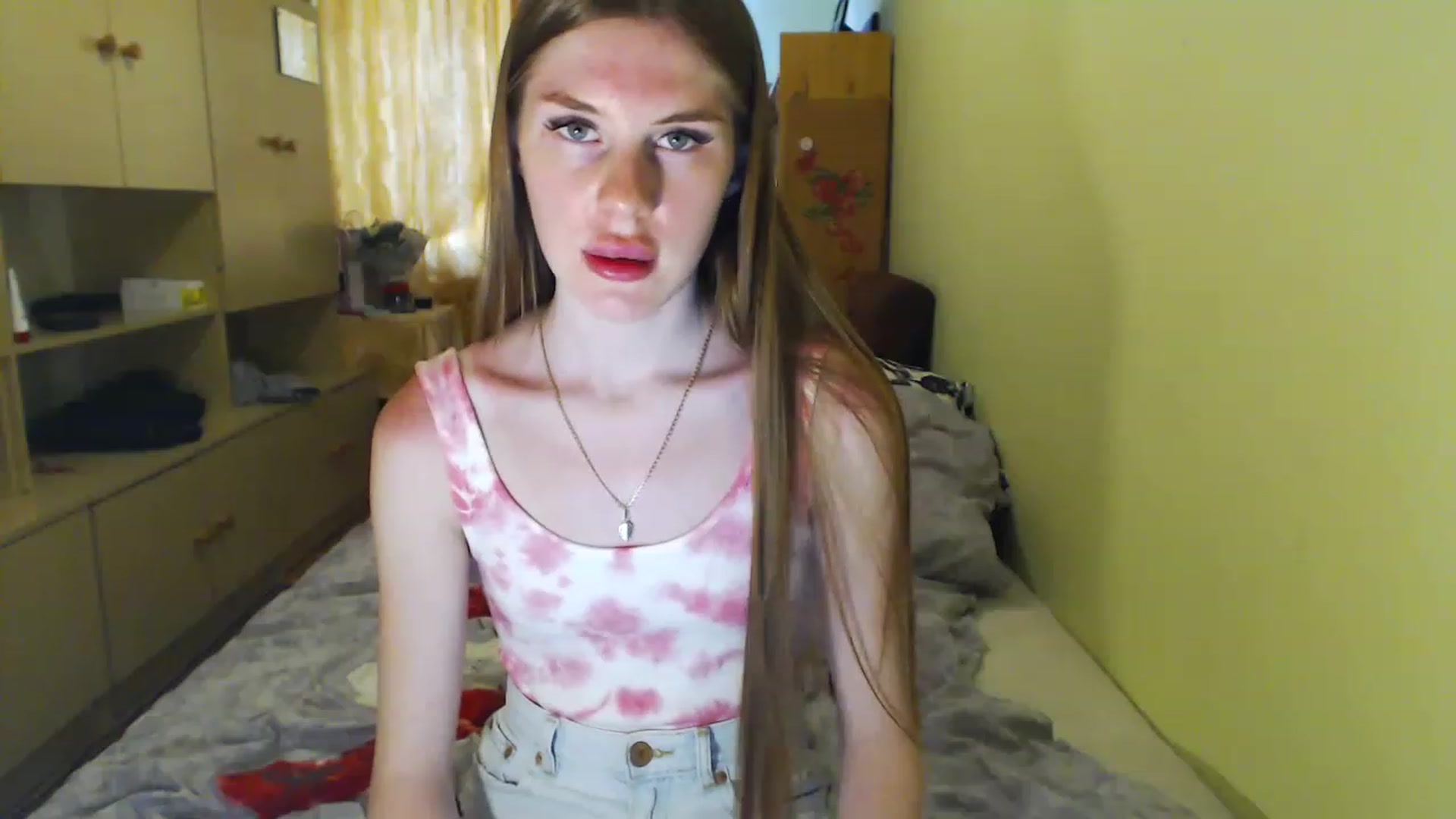 Gallery image thumbnail from Vesnyshka's myfreecams stream on, 06/04/2023, 18:24 image 5 of 20