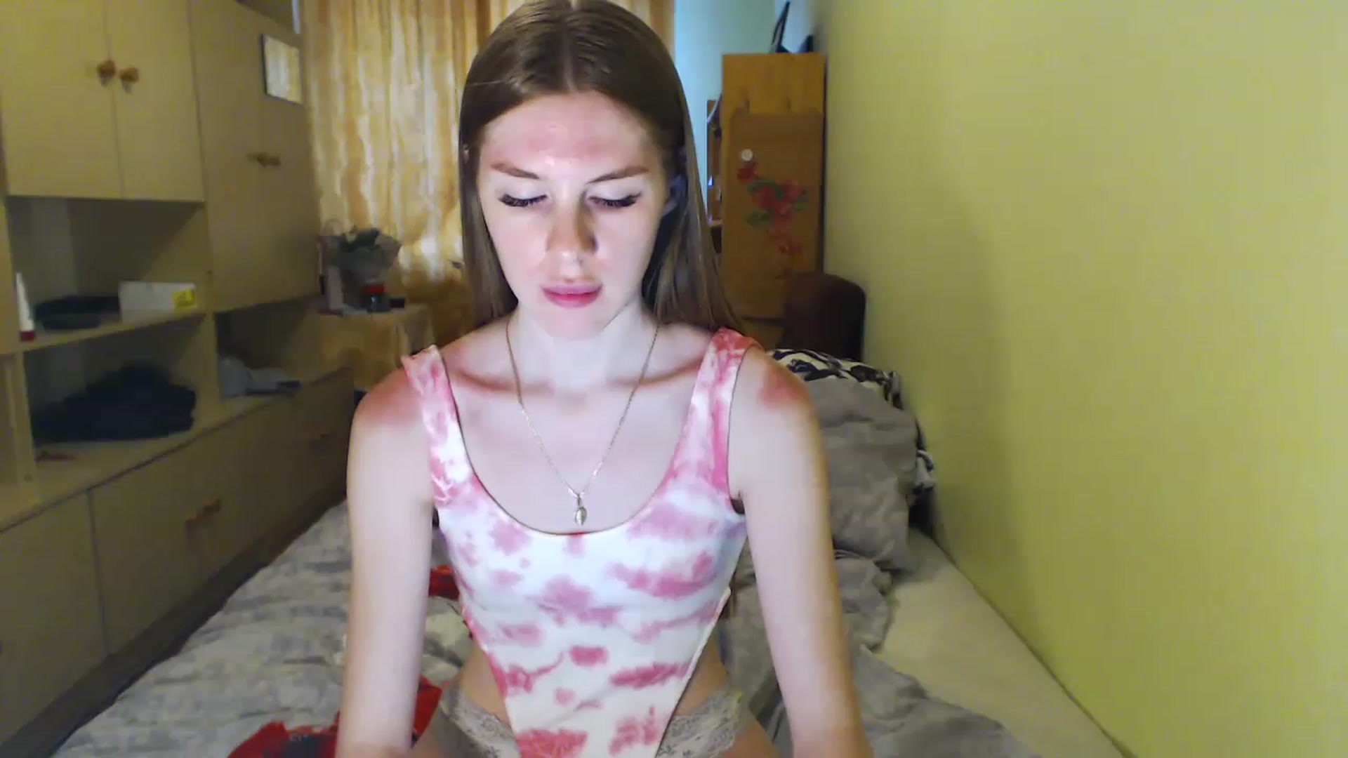 Gallery image thumbnail from Vesnyshka's myfreecams stream on, 06/04/2023, 18:24 image 17 of 20