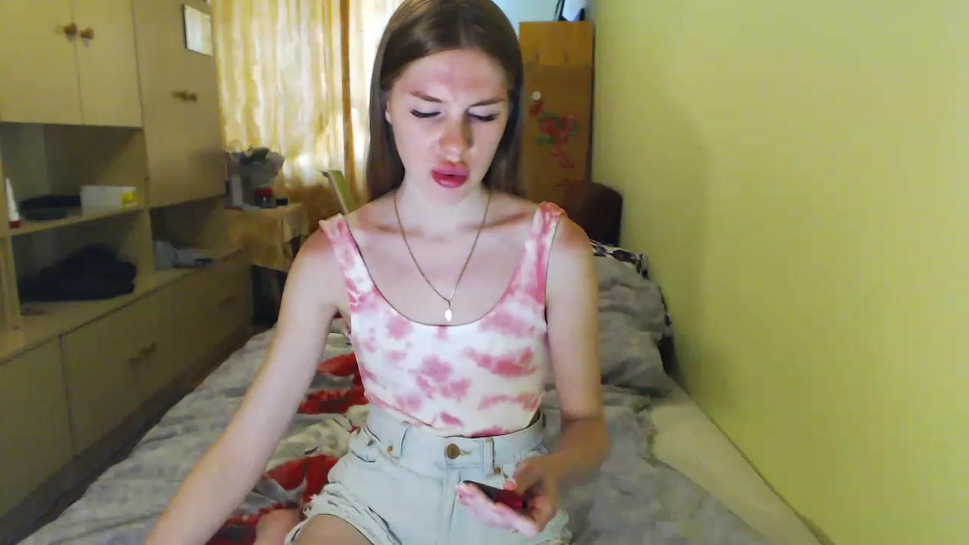 Gallery image thumbnail from Vesnyshka's myfreecams stream on, 06/04/2023, 18:24 image 7 of 20