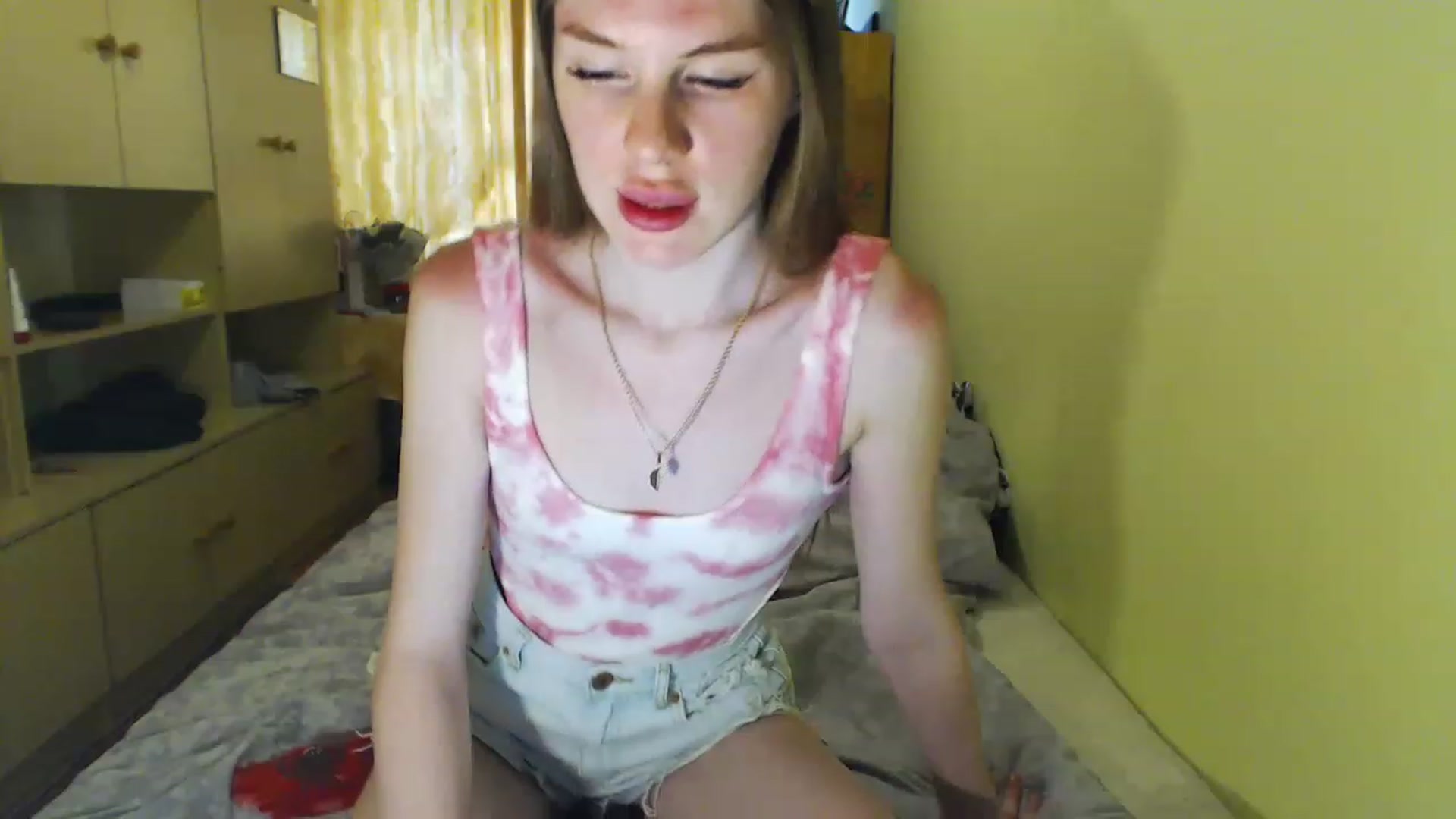 Gallery image thumbnail from Vesnyshka's myfreecams stream on, 06/04/2023, 18:24 image 2 of 20