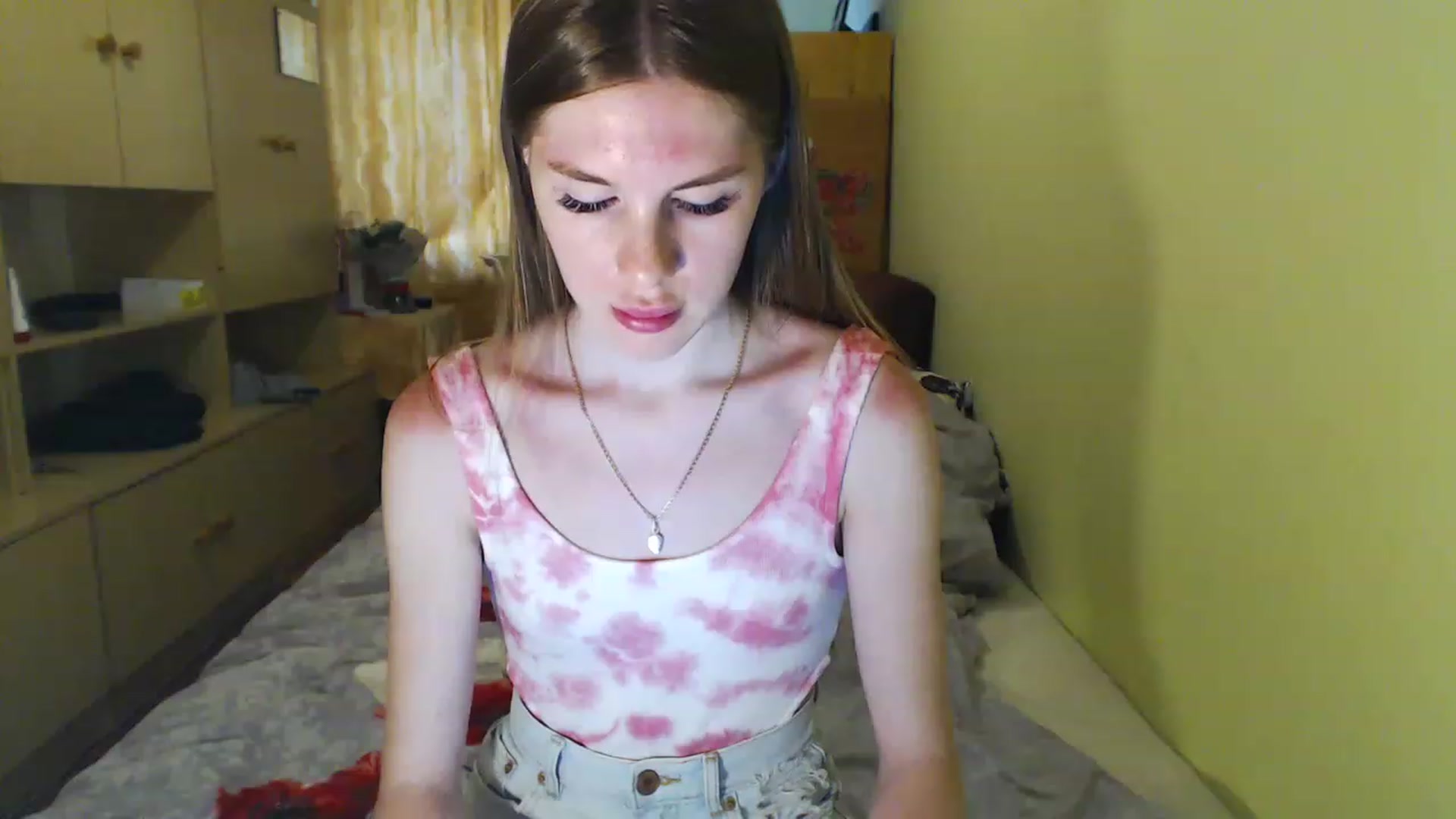 Gallery image thumbnail from Vesnyshka's myfreecams stream on, 06/04/2023, 18:24 image 13 of 20