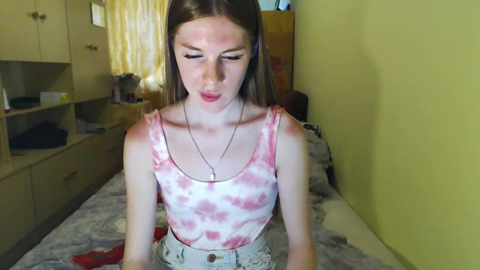 Gallery image thumbnail from Vesnyshka's myfreecams stream on, 06/04/2023, 18:24 image 4 of 20