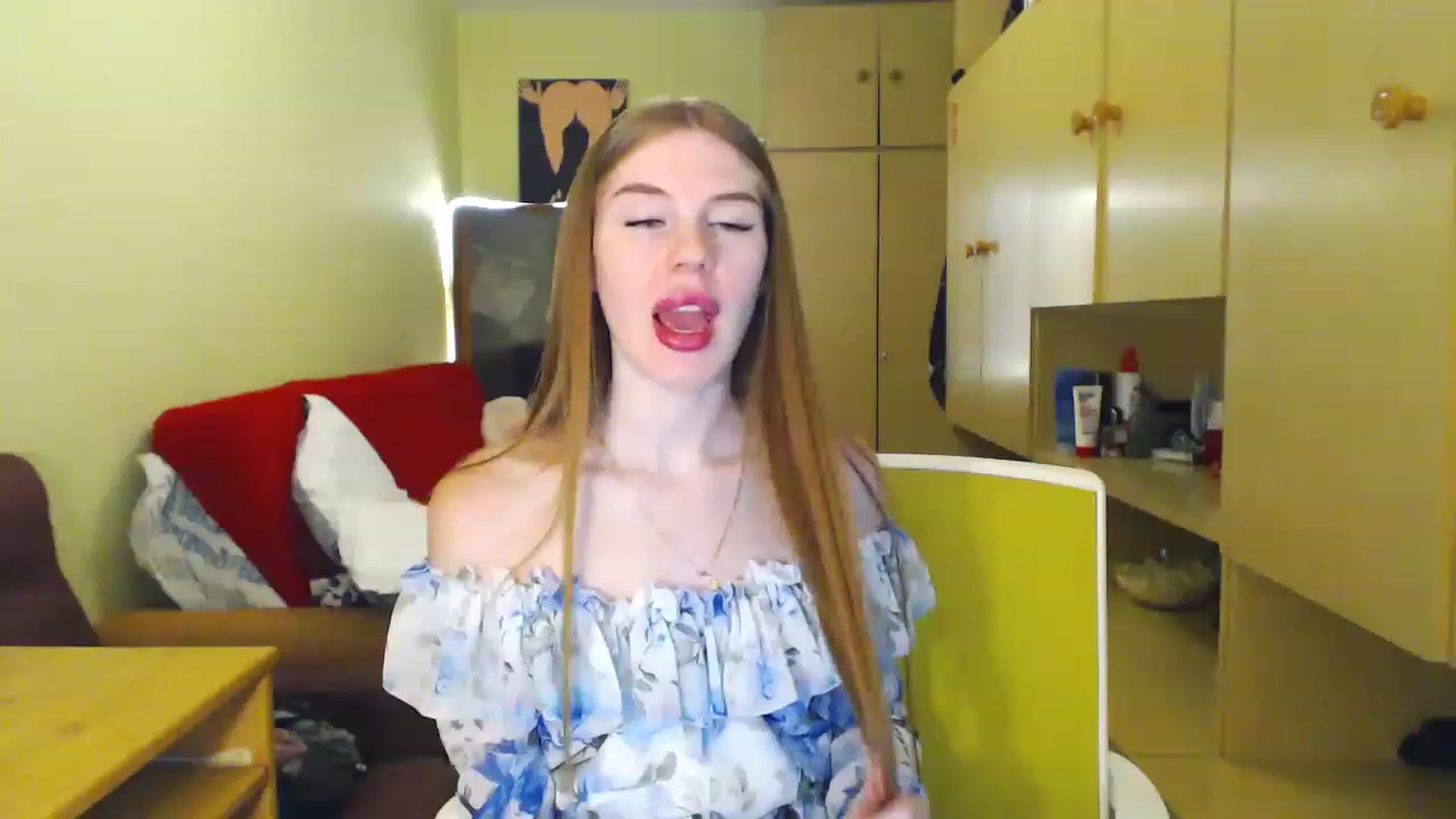 Gallery image thumbnail from Vesnyshka's myfreecams stream on, 06/11/2023, 15:24 image 4 of 20