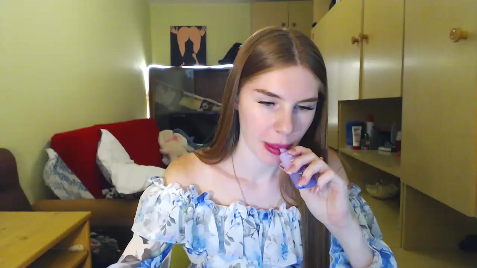 Gallery image thumbnail from Vesnyshka's myfreecams stream on, 06/11/2023, 15:24 image 15 of 20
