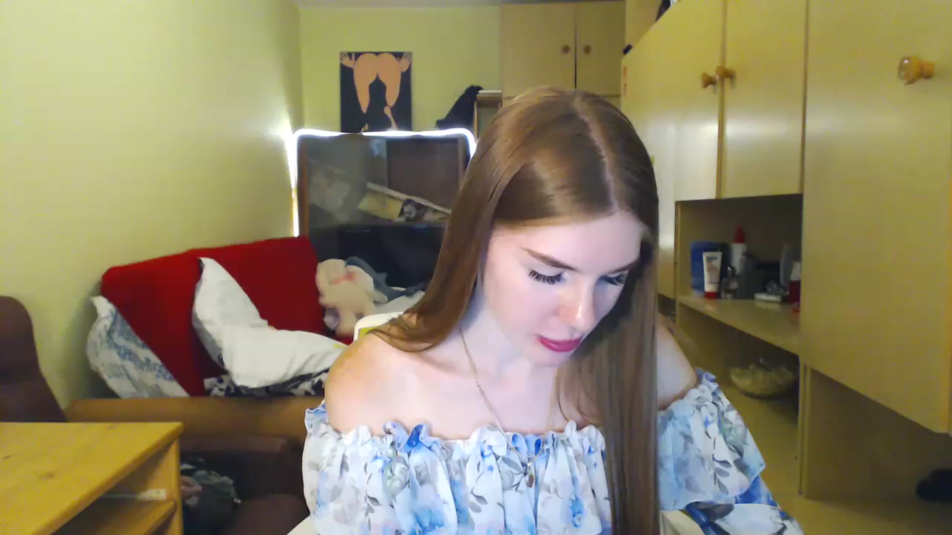 Gallery image thumbnail from Vesnyshka's myfreecams stream on, 06/11/2023, 15:24 image 16 of 20