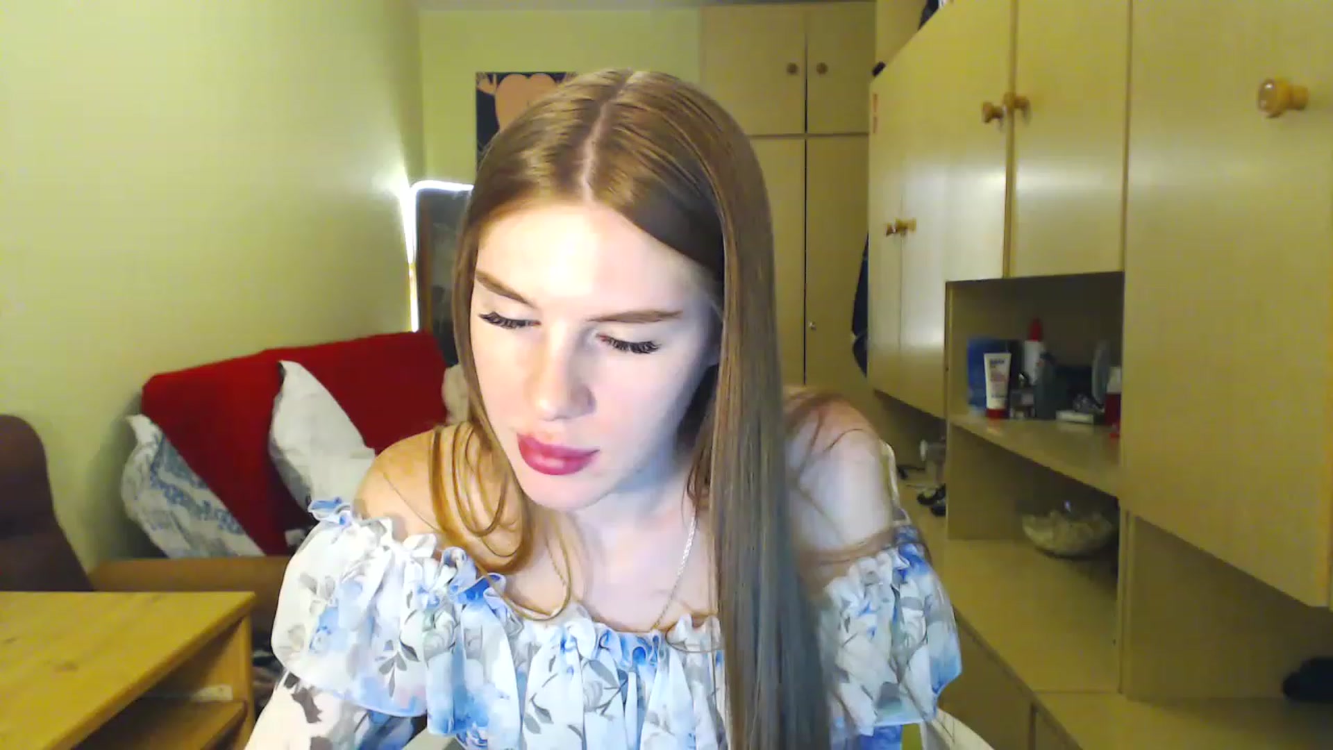 Gallery image thumbnail from Vesnyshka's myfreecams stream on, 06/11/2023, 15:24 image 10 of 20