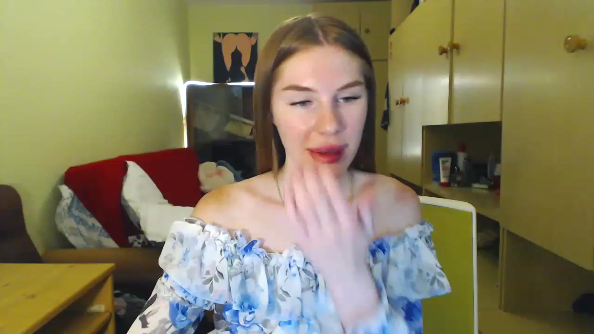 Gallery image thumbnail from Vesnyshka's myfreecams stream on, 06/11/2023, 17:58 image 7 of 20