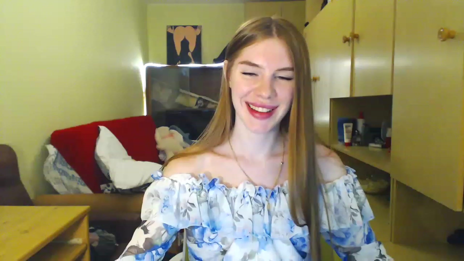 Gallery image thumbnail from Vesnyshka's myfreecams stream on, 06/11/2023, 17:58 image 6 of 20