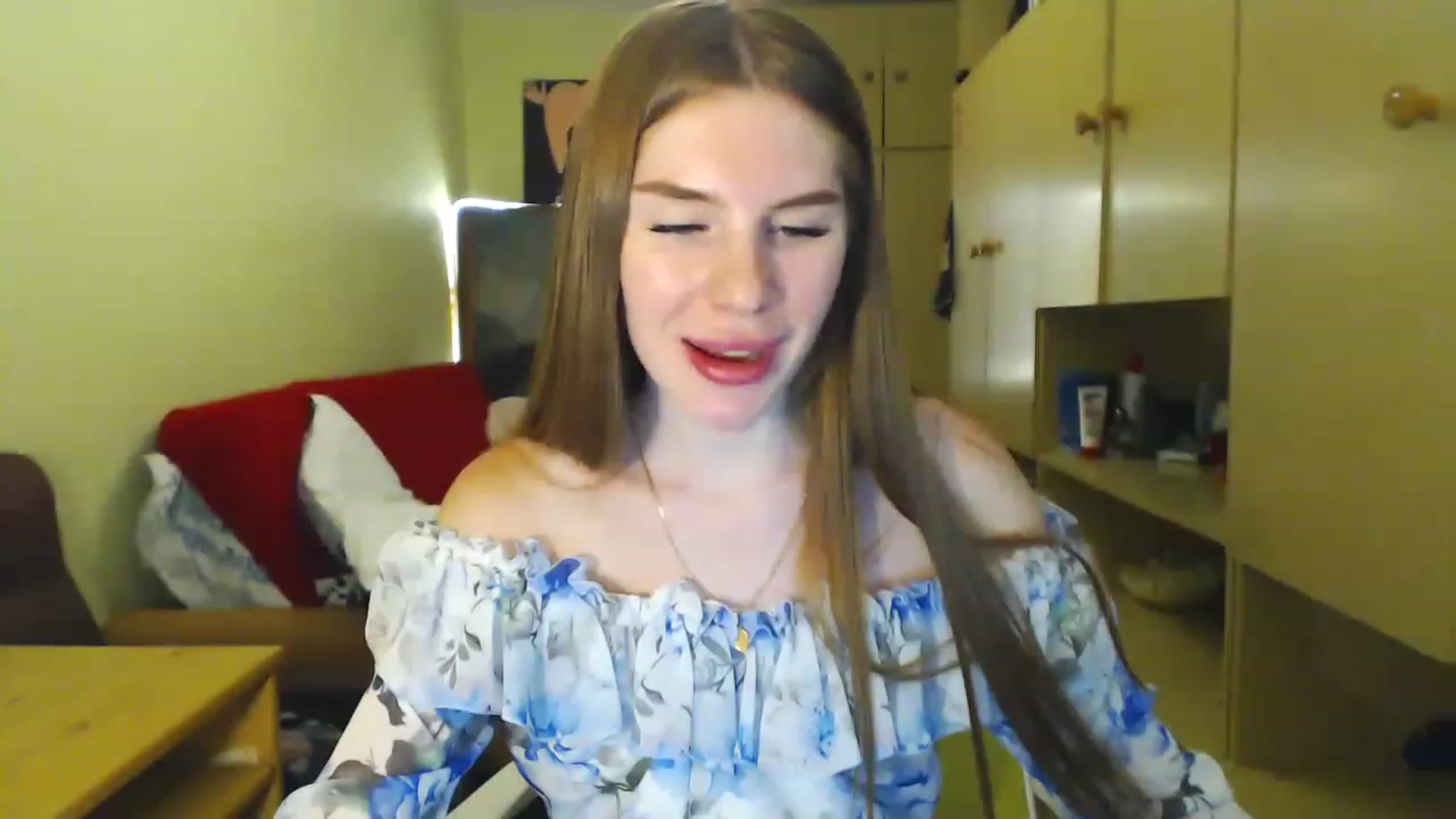 Gallery image thumbnail from Vesnyshka's myfreecams stream on, 06/11/2023, 17:58 image 8 of 20