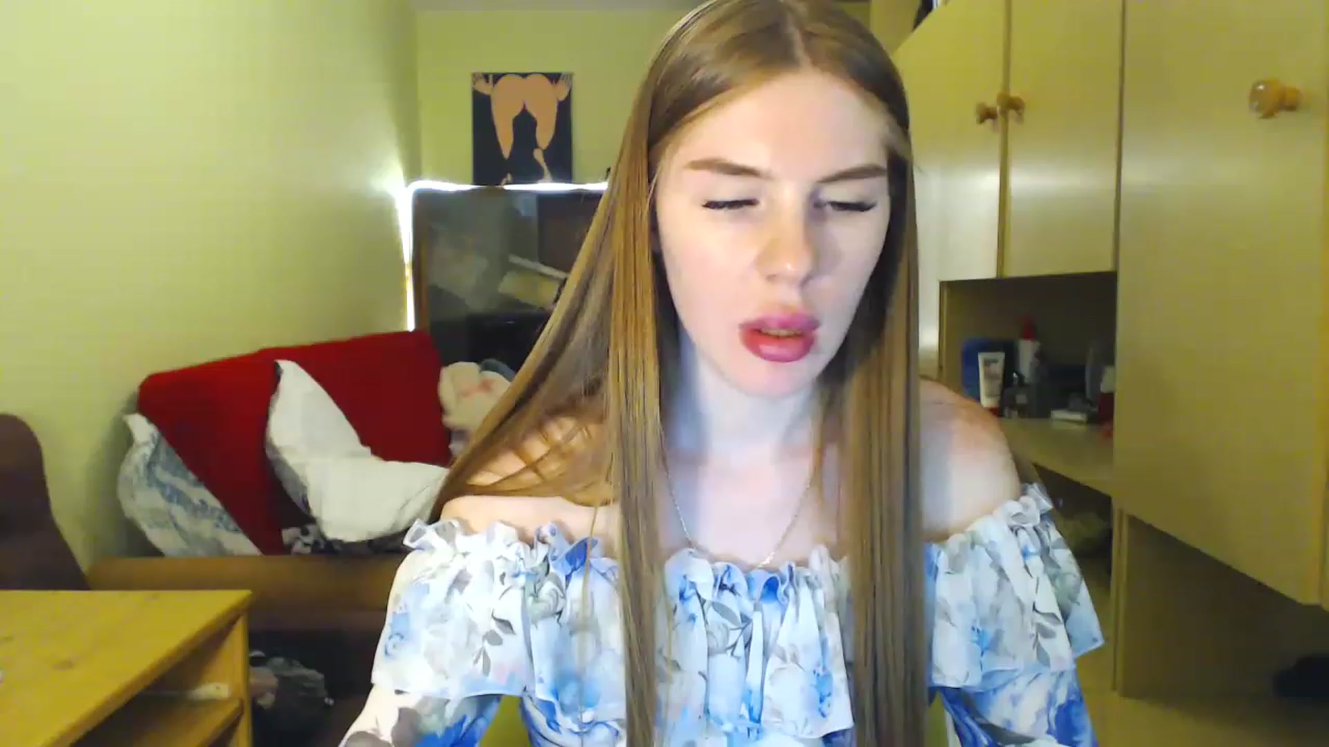 Gallery image thumbnail from Vesnyshka's myfreecams stream on, 06/11/2023, 17:58 image 3 of 20