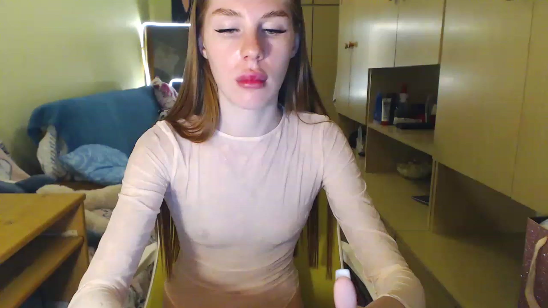 Gallery image thumbnail from Vesnyshka's myfreecams stream on, 06/18/2023, 19:27 image 5 of 20
