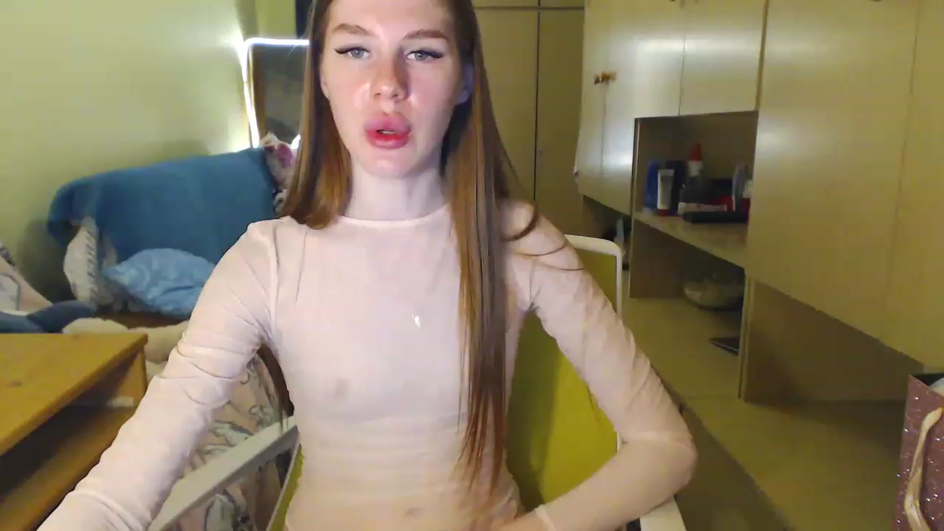 Gallery image thumbnail from Vesnyshka's myfreecams stream on, 06/18/2023, 19:27 image 4 of 20