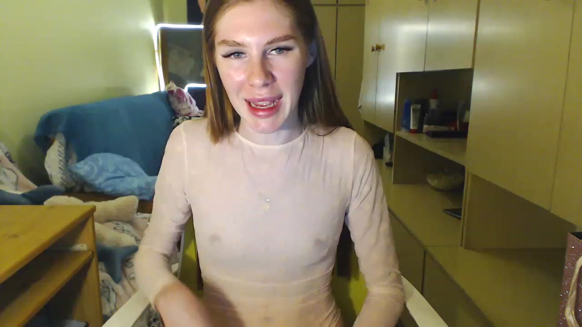 Gallery image thumbnail from Vesnyshka's myfreecams stream on, 06/18/2023, 19:27 image 16 of 20