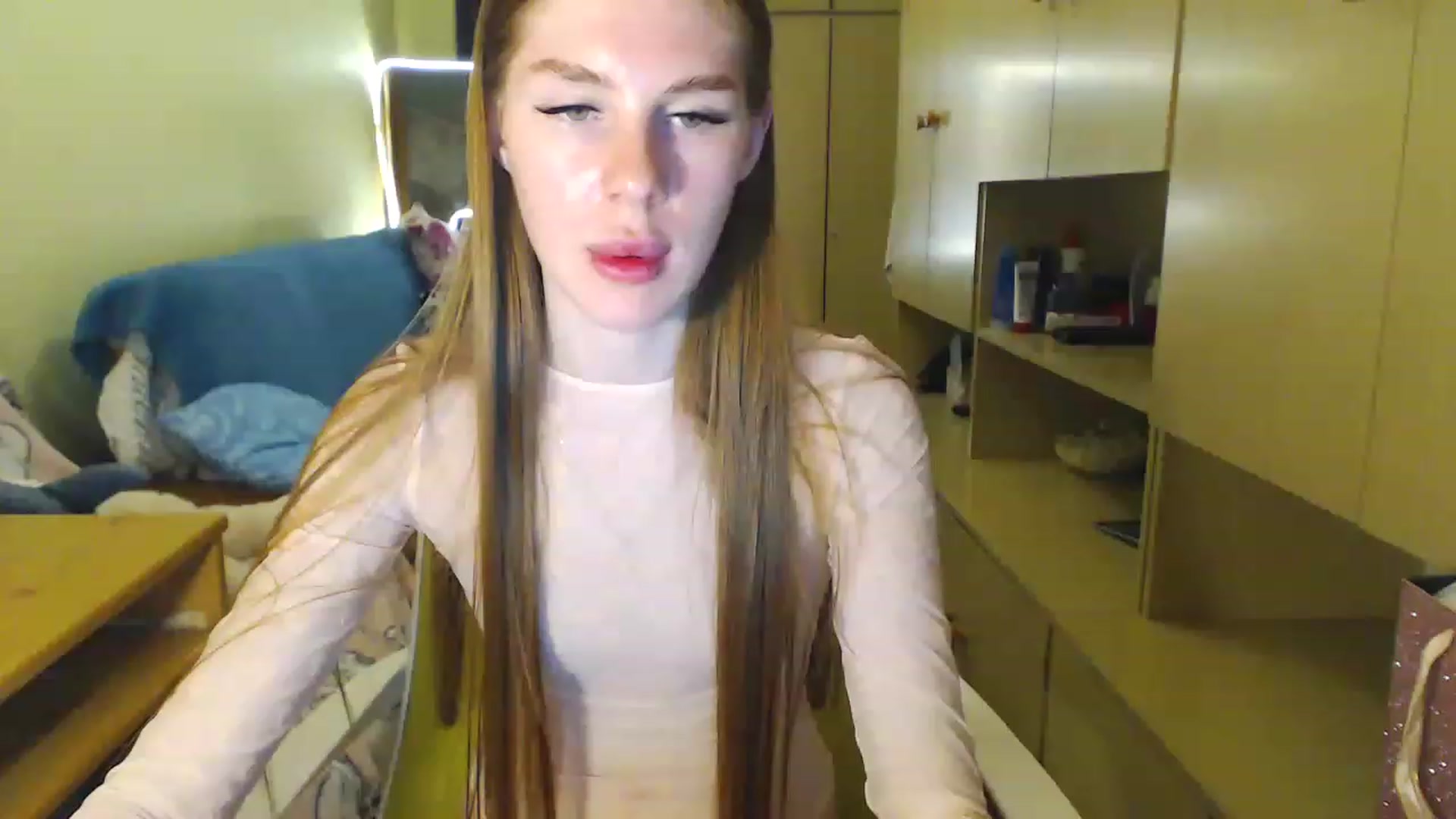 Gallery image thumbnail from Vesnyshka's myfreecams stream on, 06/18/2023, 19:27 image 10 of 20