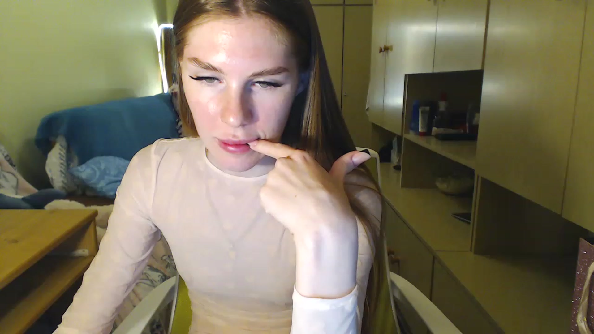 Gallery image thumbnail from Vesnyshka's myfreecams stream on, 06/18/2023, 19:27 image 15 of 20