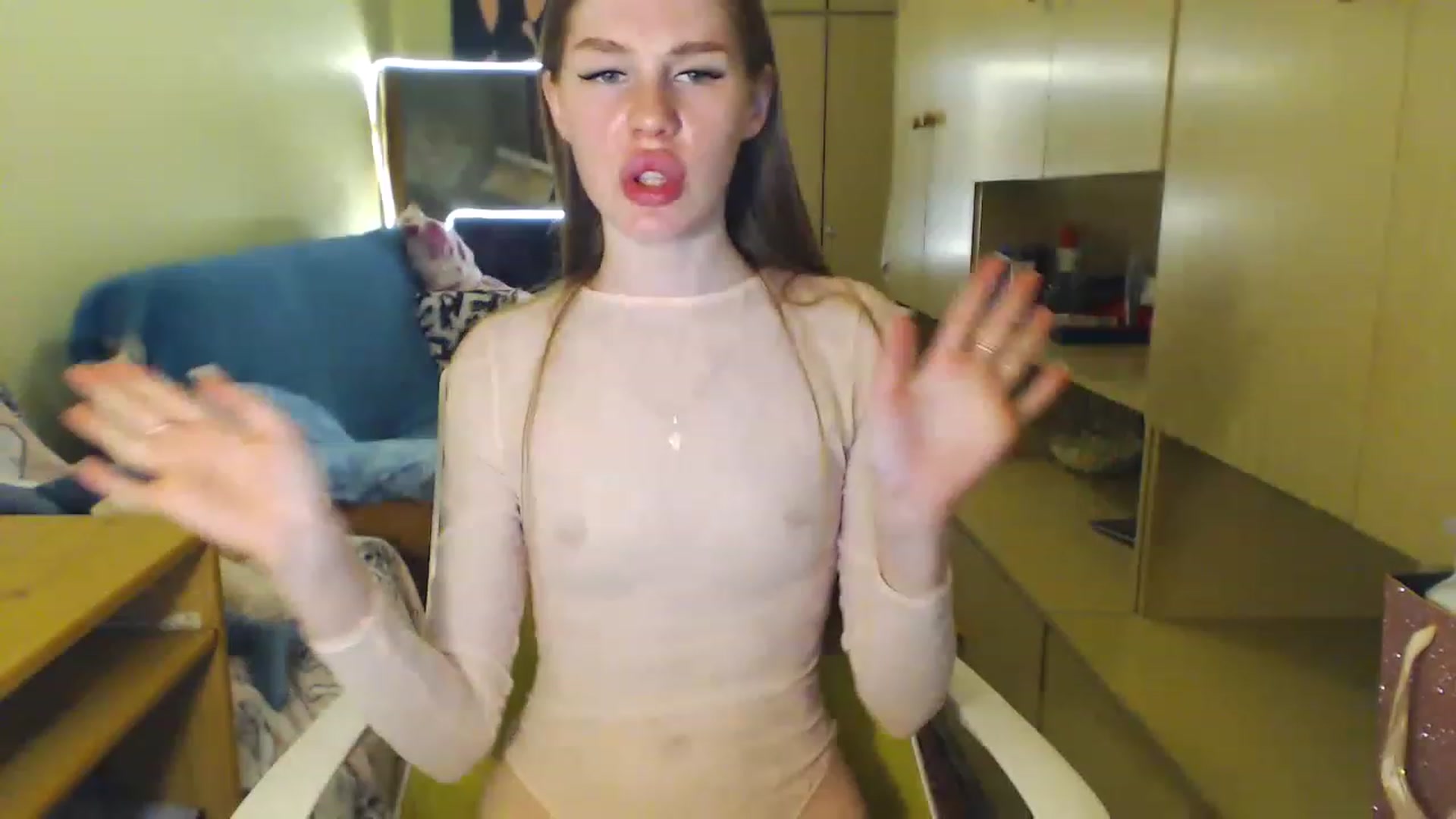 Gallery image thumbnail from Vesnyshka's myfreecams stream on, 06/18/2023, 19:27 image 3 of 20