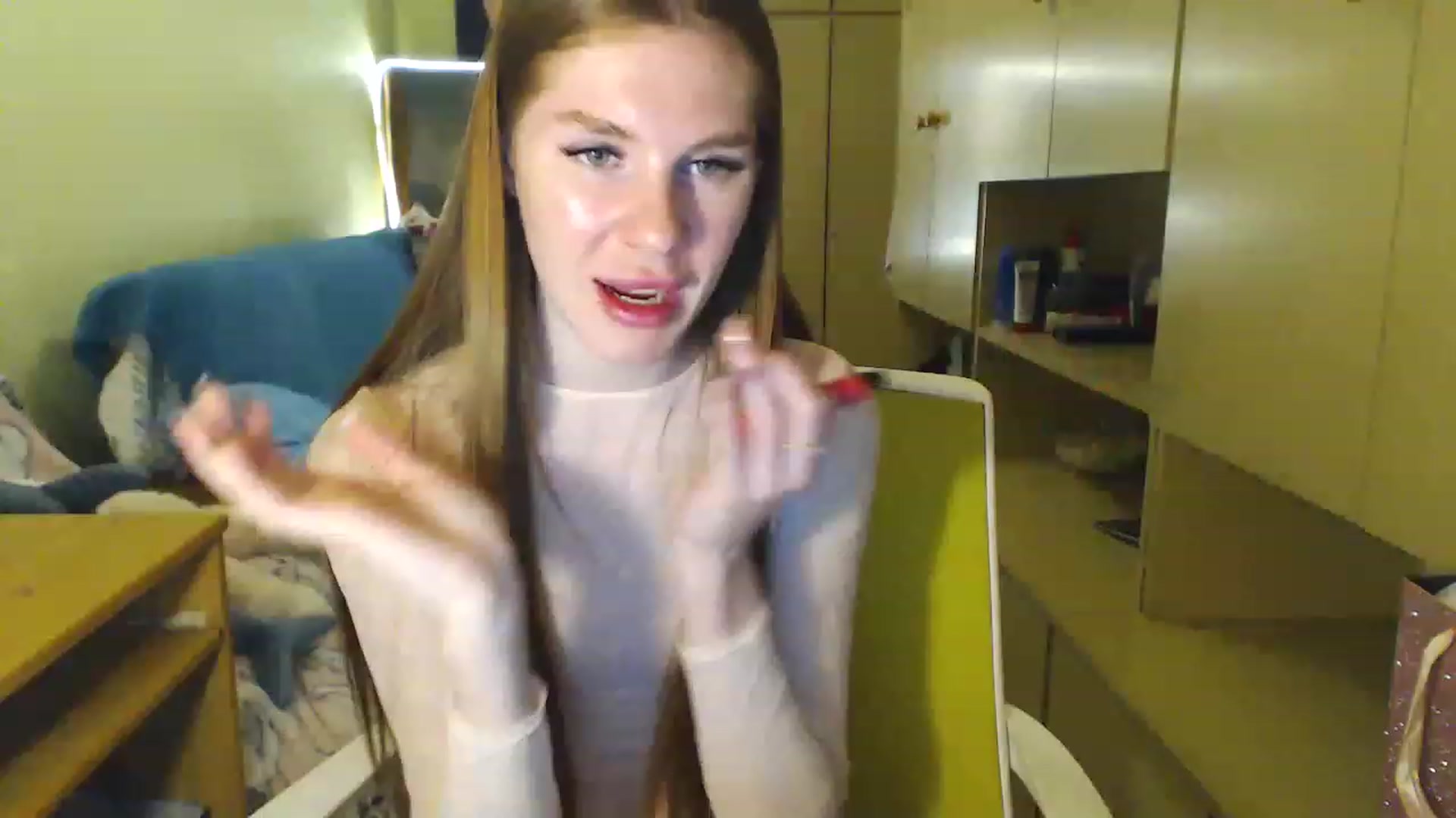 Gallery image thumbnail from Vesnyshka's myfreecams stream on, 06/18/2023, 19:27 image 12 of 20