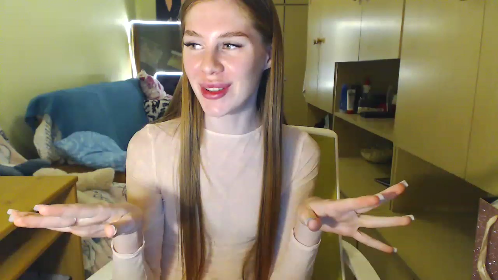 Gallery image thumbnail from Vesnyshka's myfreecams stream on, 06/18/2023, 19:27 image 13 of 20