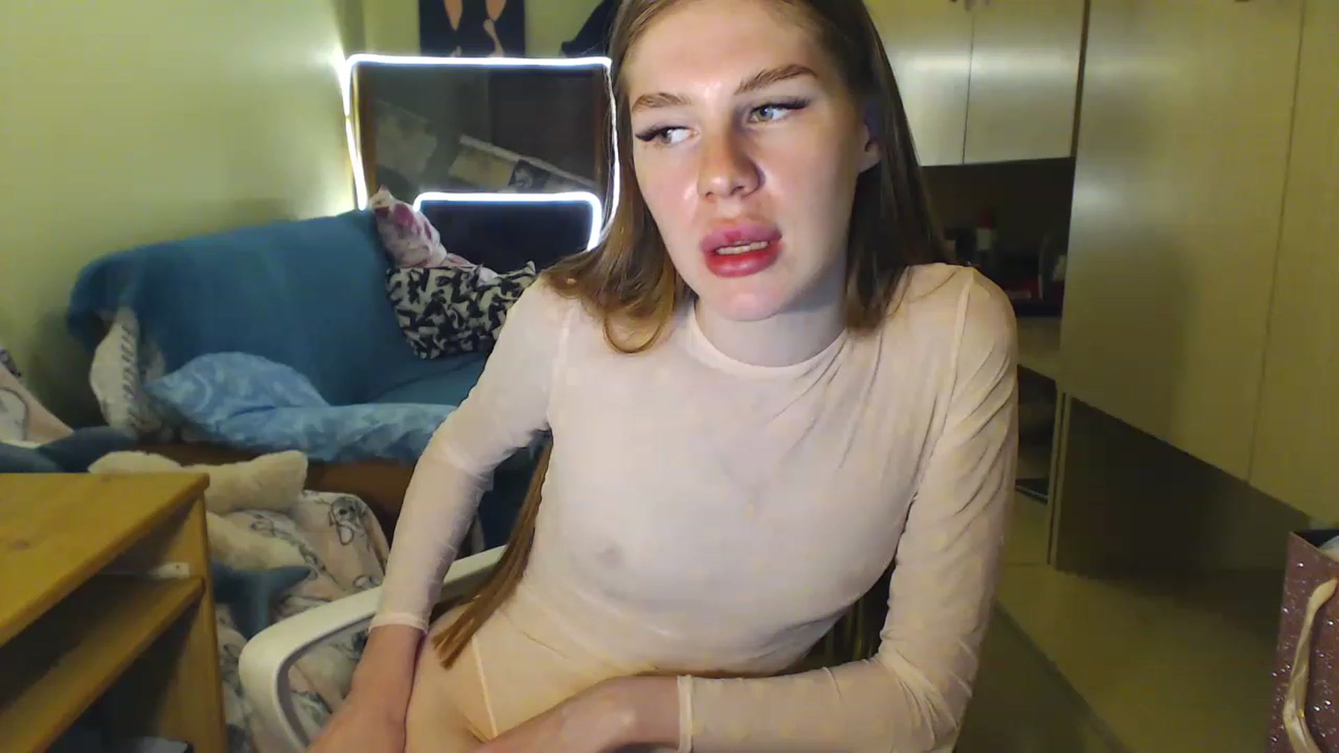Gallery image thumbnail from Vesnyshka's myfreecams stream on, 06/18/2023, 19:27 image 11 of 20