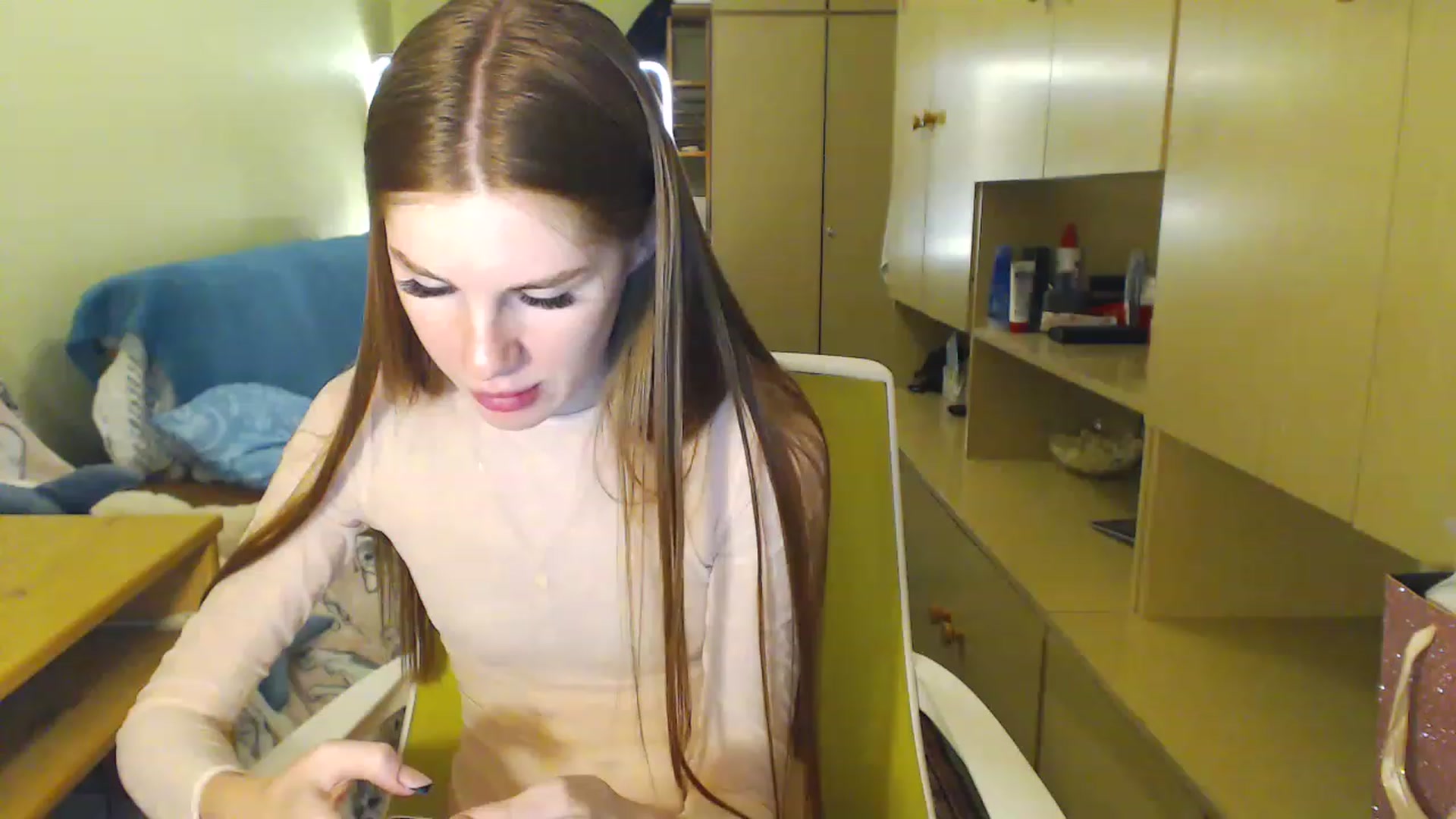 Gallery image thumbnail from Vesnyshka's myfreecams stream on, 06/18/2023, 19:27 image 1 of 20