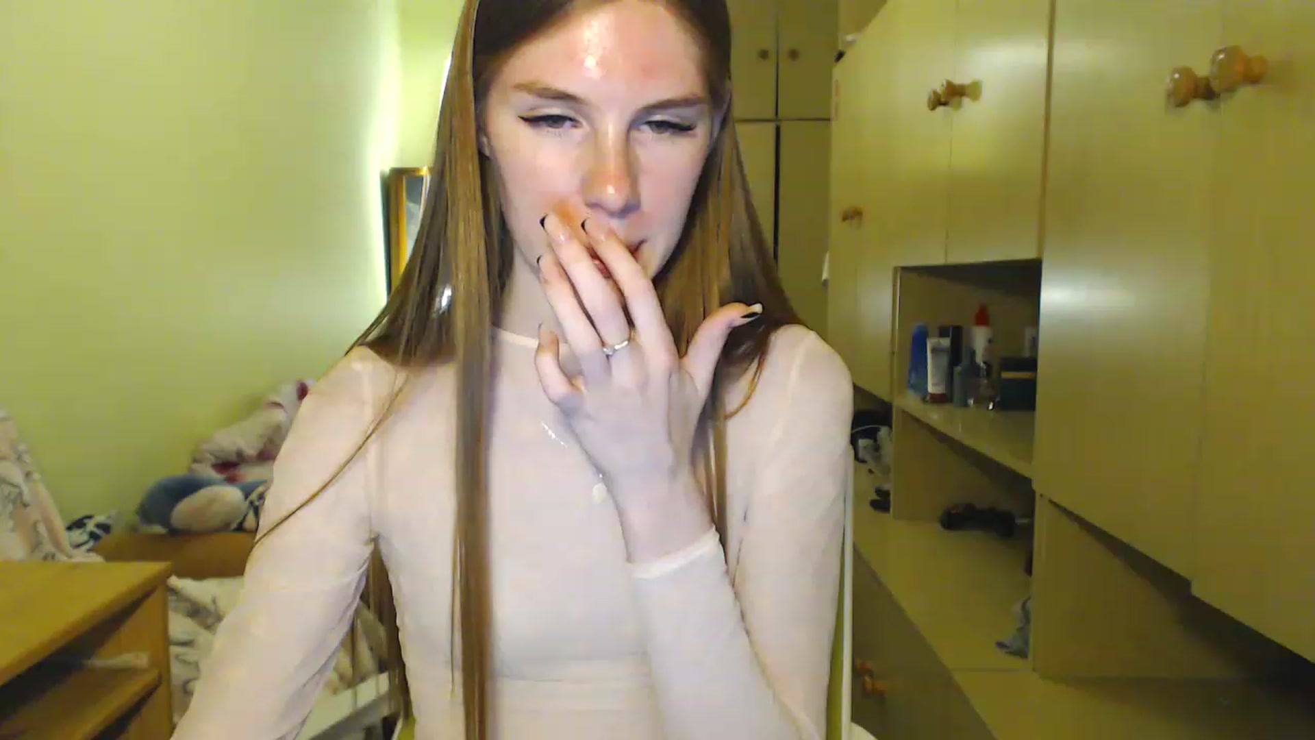 Gallery image thumbnail from Vesnyshka's myfreecams stream on, 06/22/2023, 19:07 image 17 of 20