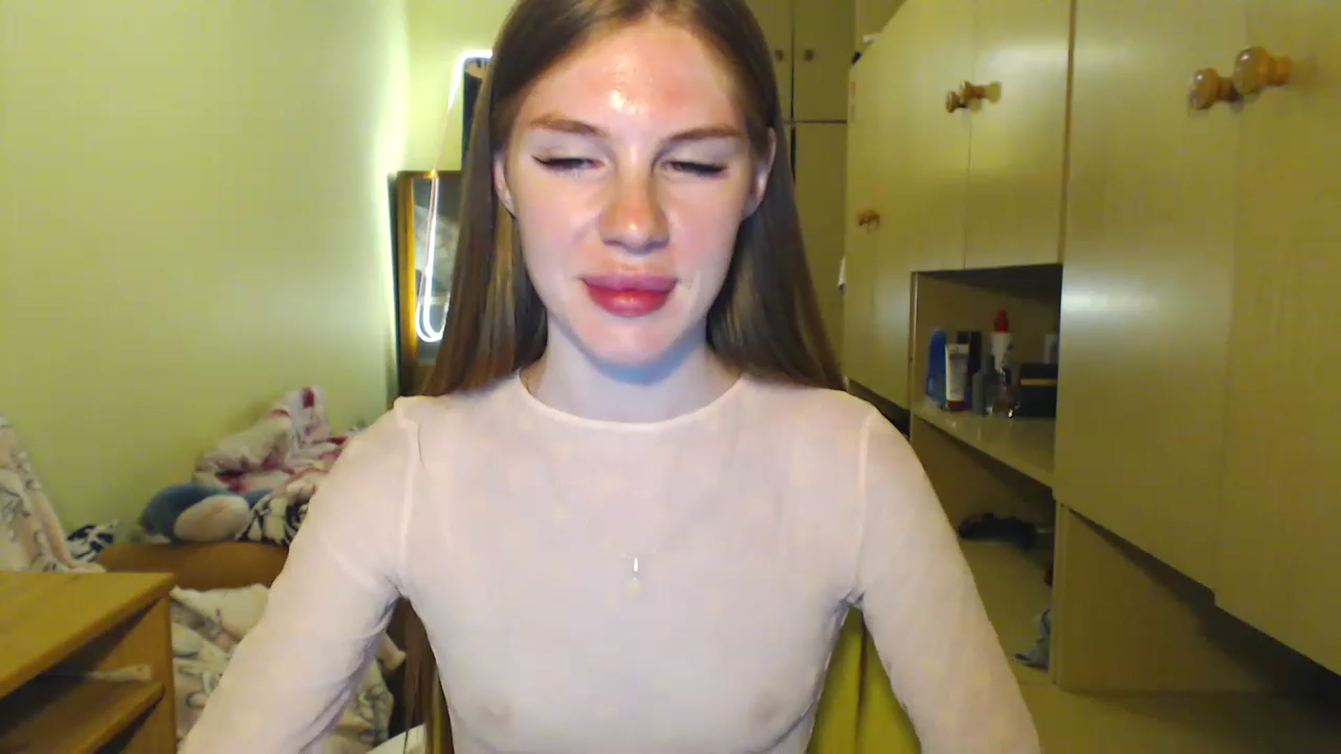 Gallery image thumbnail from Vesnyshka's myfreecams stream on, 06/22/2023, 19:07 image 19 of 20