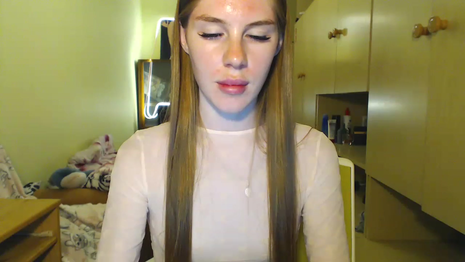 Gallery image thumbnail from Vesnyshka's myfreecams stream on, 06/22/2023, 19:07 image 9 of 20