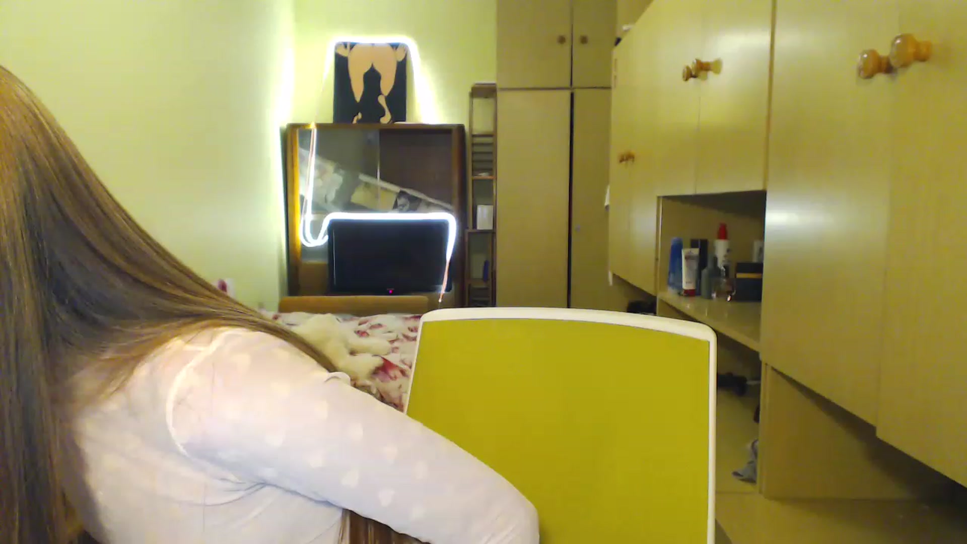 Gallery image thumbnail from Vesnyshka's myfreecams stream on, 06/22/2023, 19:07 image 6 of 20