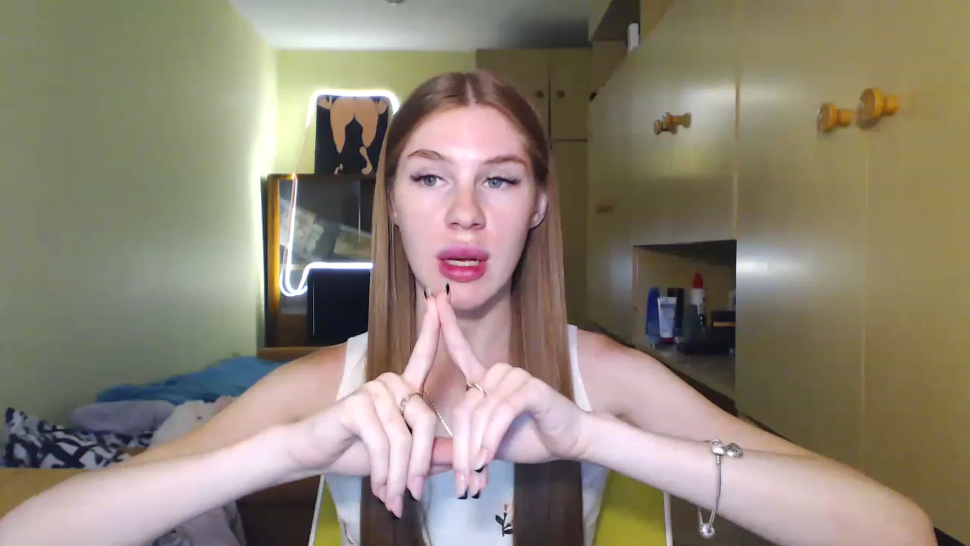 Gallery image thumbnail from Vesnyshka's myfreecams stream on, 06/24/2023, 18:23 image 1 of 20