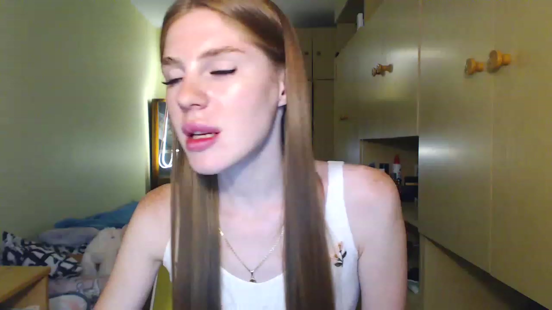 Gallery image thumbnail from Vesnyshka's myfreecams stream on, 06/24/2023, 18:23 image 7 of 20