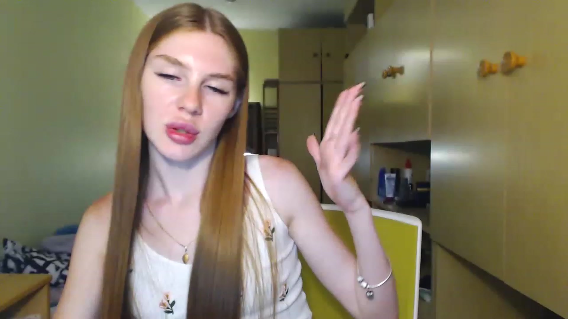 Gallery image thumbnail from Vesnyshka's myfreecams stream on, 06/24/2023, 18:23 image 6 of 20