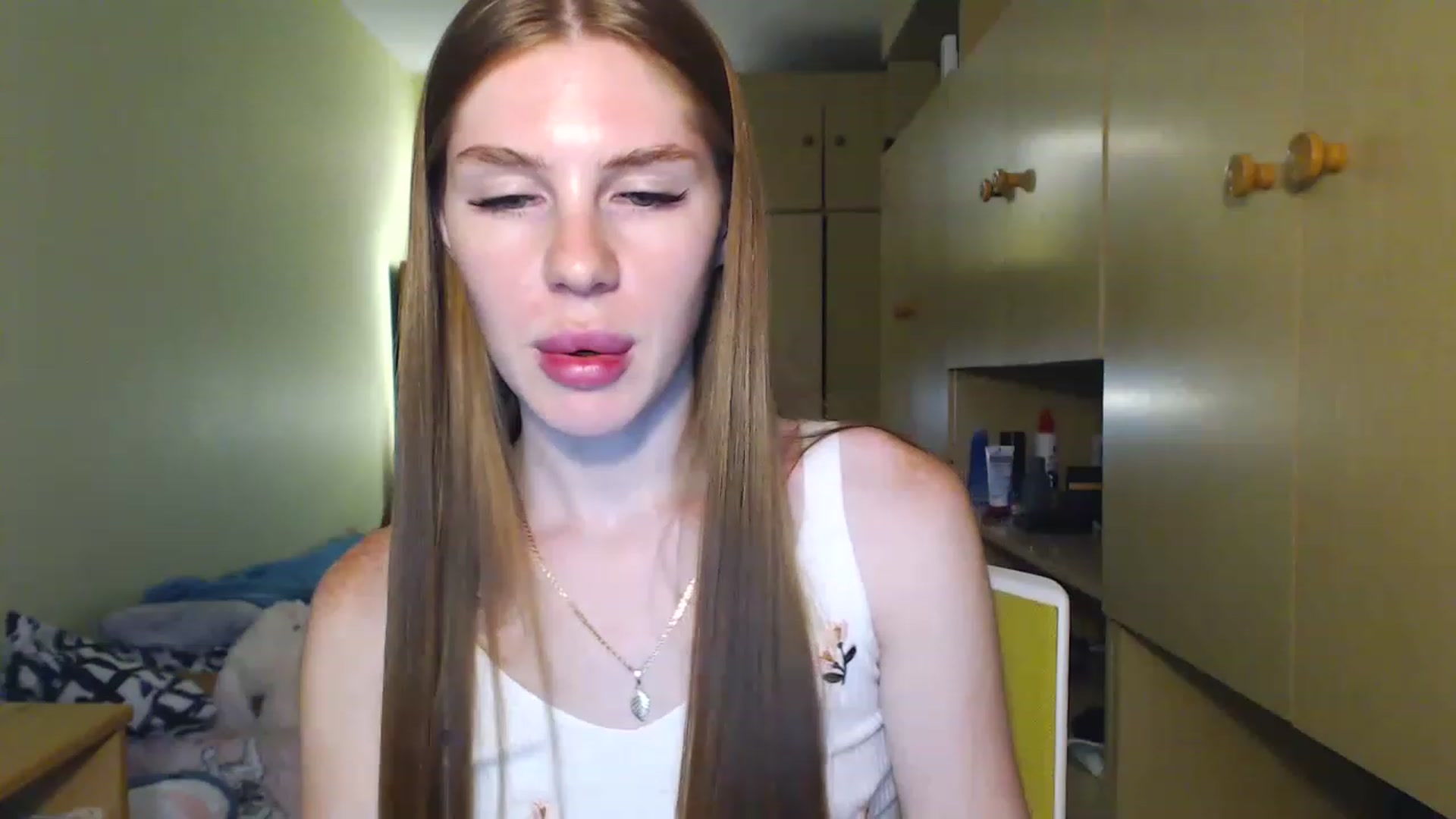 Gallery image thumbnail from Vesnyshka's myfreecams stream on, 06/24/2023, 18:23 image 17 of 20