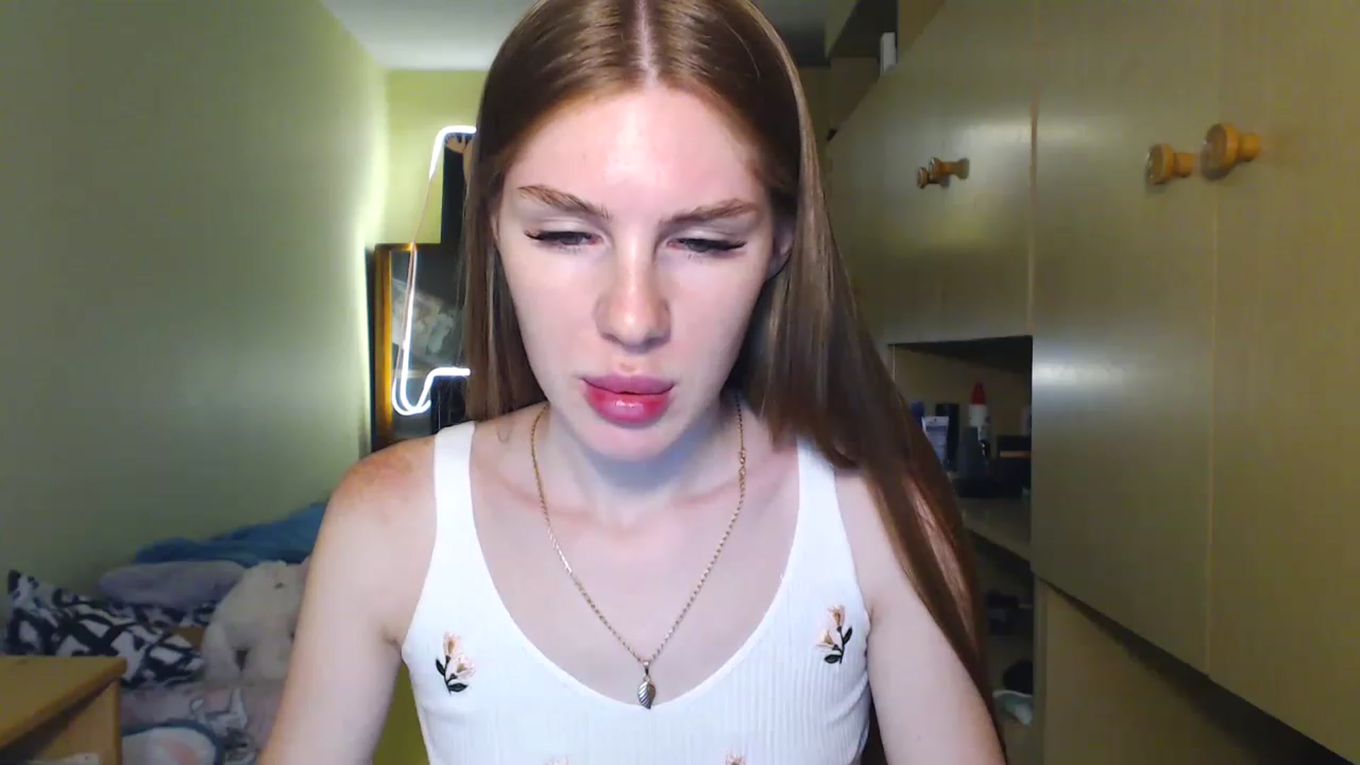 Gallery image thumbnail from Vesnyshka's myfreecams stream on, 06/24/2023, 18:23 image 3 of 20
