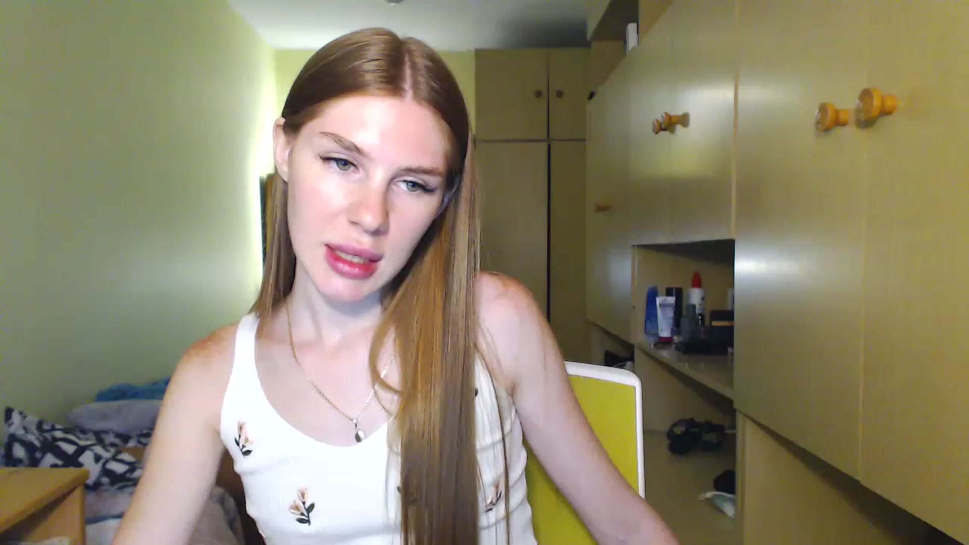 Gallery image thumbnail from Vesnyshka's myfreecams stream on, 06/24/2023, 18:23 image 12 of 20