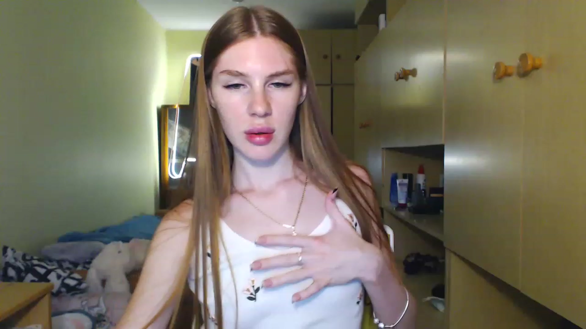Gallery image thumbnail from Vesnyshka's myfreecams stream on, 06/24/2023, 18:23 image 13 of 20