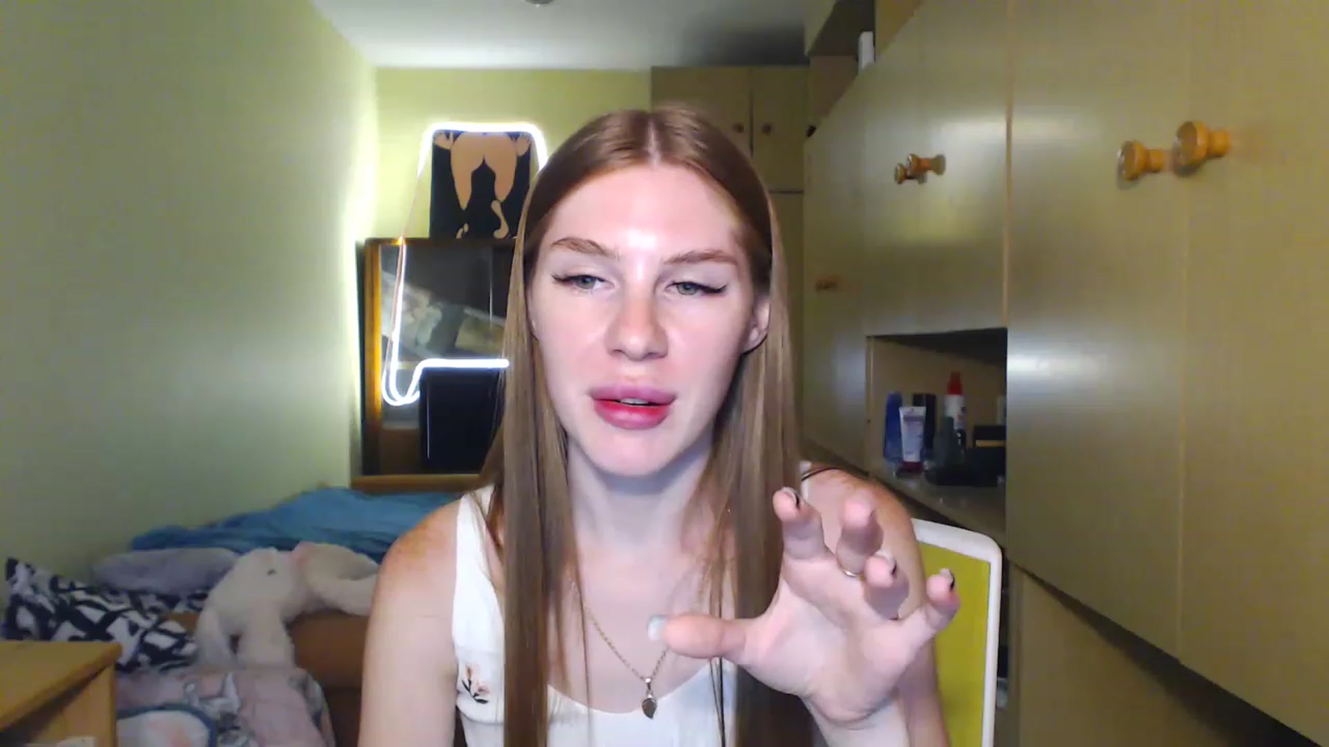 Gallery image thumbnail from Vesnyshka's myfreecams stream on, 06/24/2023, 18:23 image 16 of 20