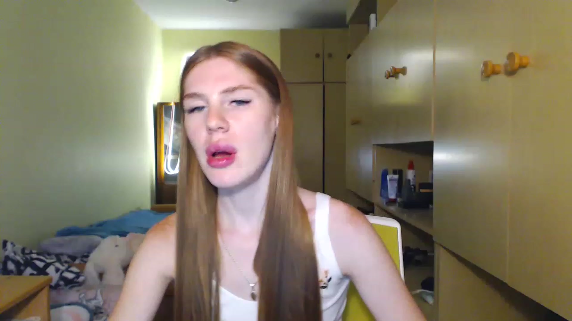 Gallery image thumbnail from Vesnyshka's myfreecams stream on, 06/24/2023, 18:23 image 19 of 20